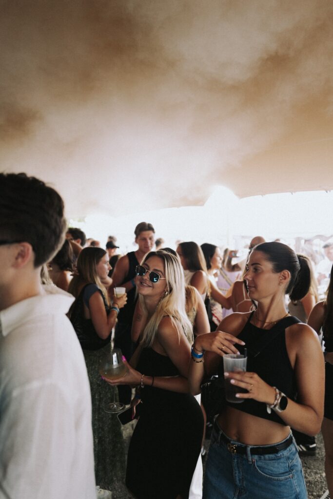 DayDance_HeavenSeven-Strandhaus-Bodensee_Laurin-Lorünser_Market33_3